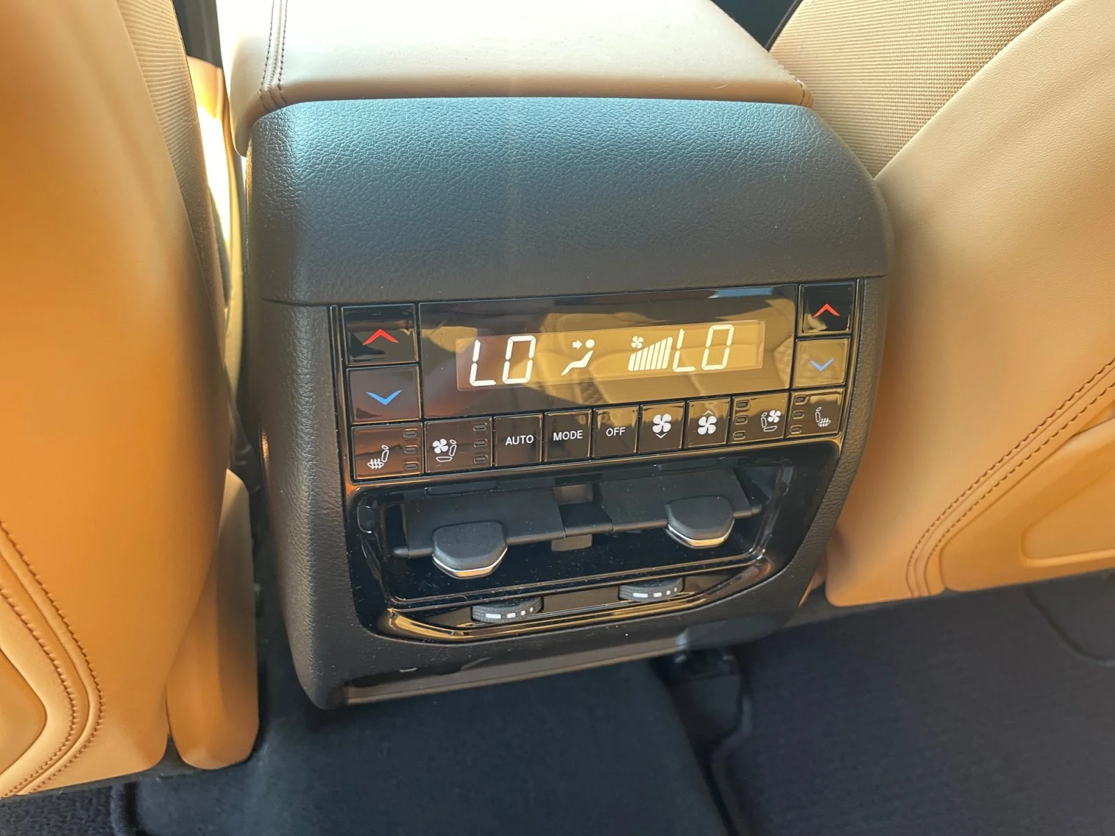 Used 2024 Diamond Black Crystal Pearl Jeep SUMMIT image 19
