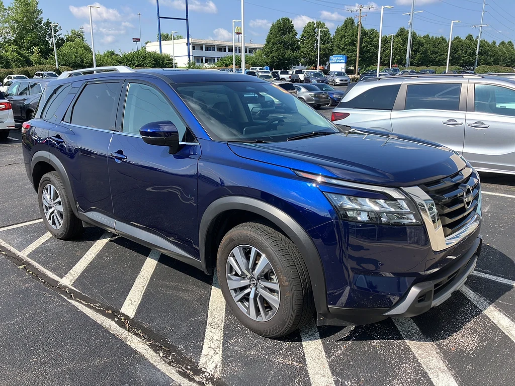 Used 2025 Deep Ocean Blue Pearl Nissan SL image 1