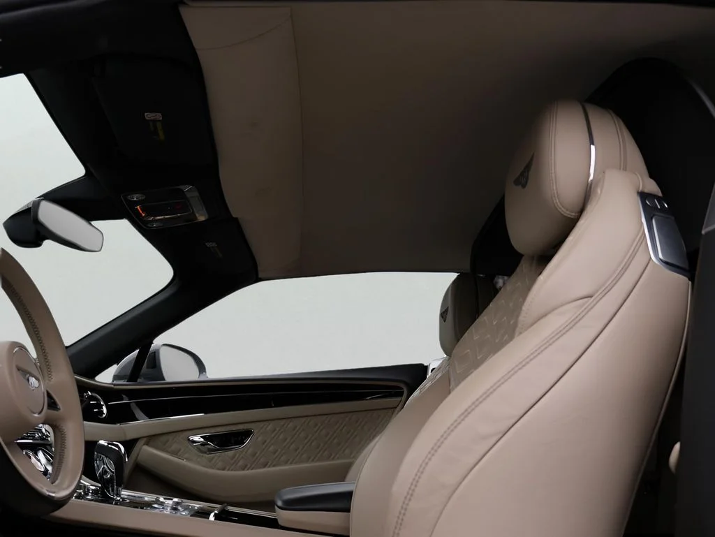 Used 2022 Cambrian Gray Metallic Bentley V8 image 40