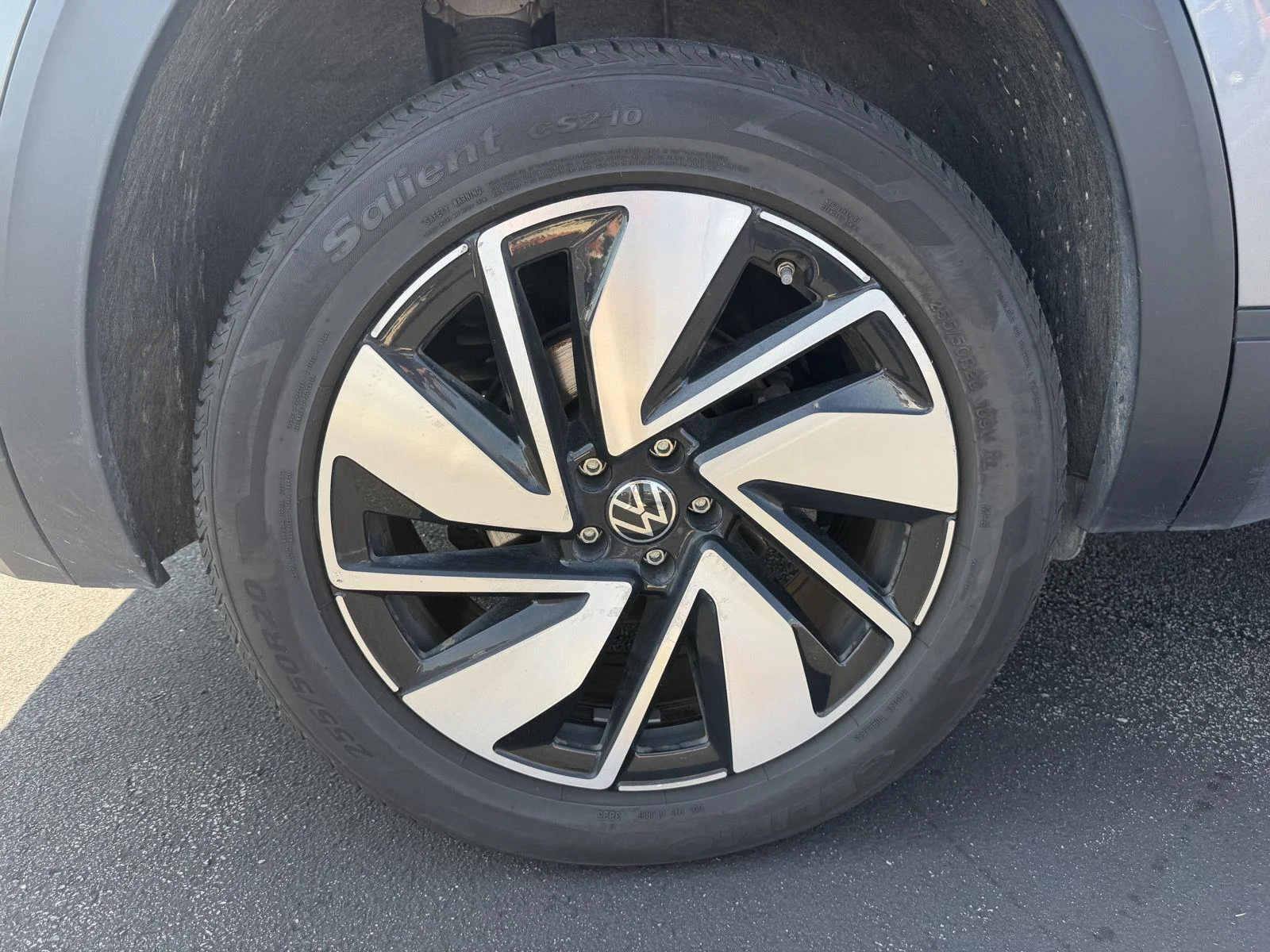 Used 2025  Volkswagen 2.0T SE w/Technology image 9