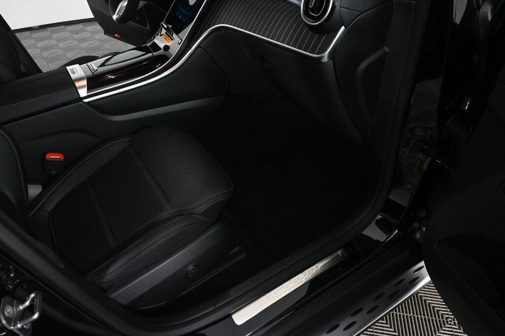 New 2027 Black Mercedes-Benz GLC 300 image 22