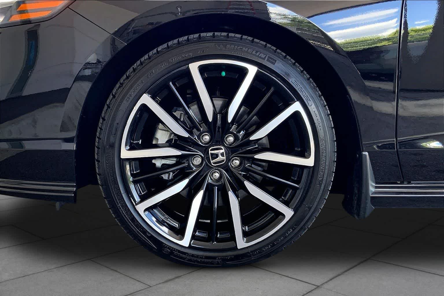 Used 2024 Crystal Black Pearl Honda Touring image 11