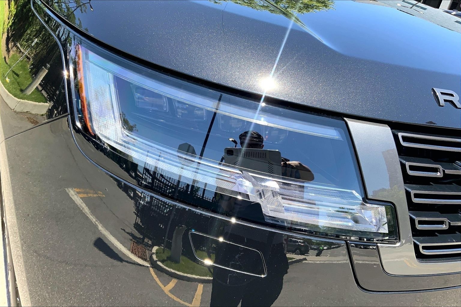 New 2026 Santorini Black LAND ROVER SE PHEV image 13