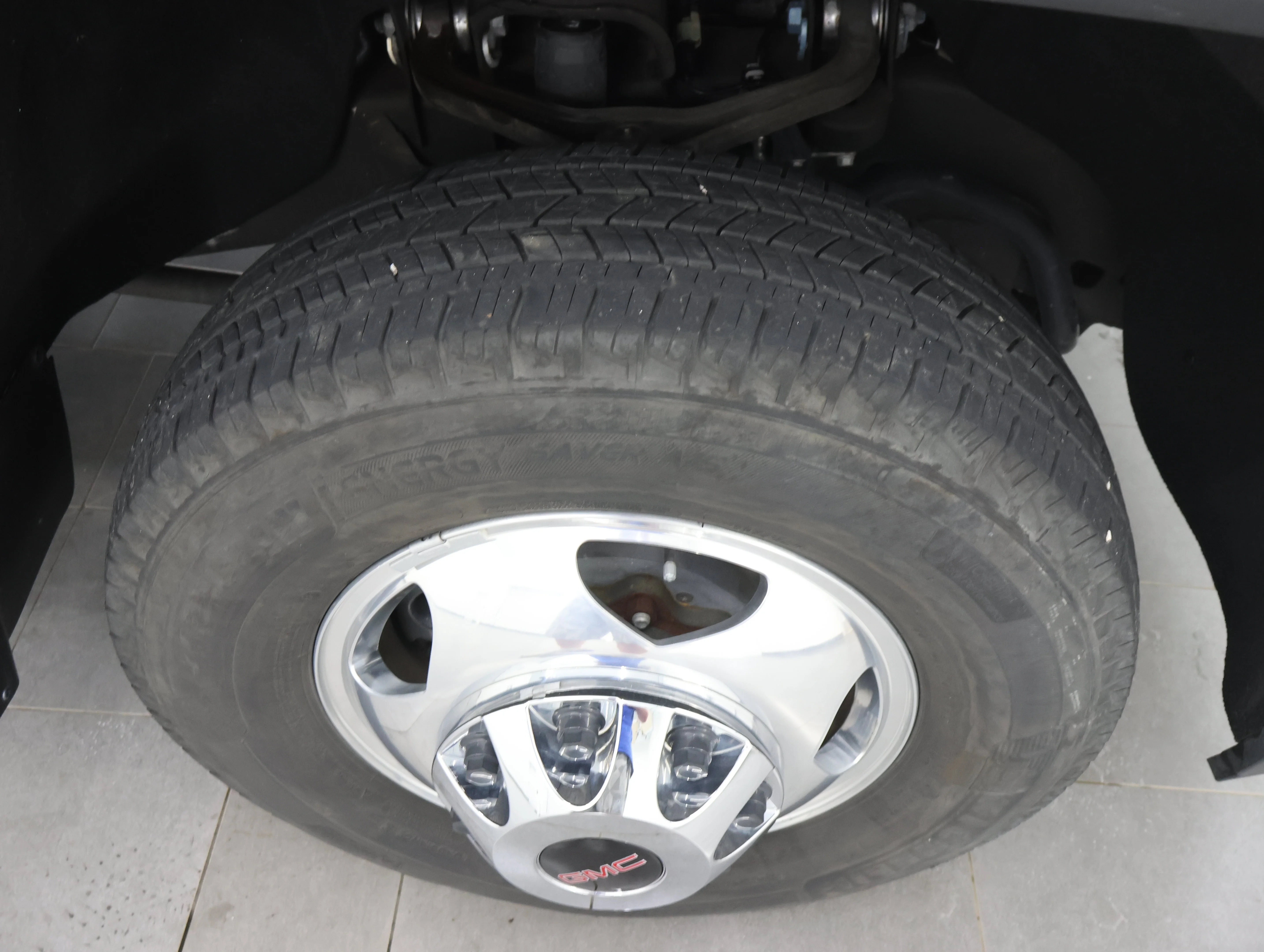 Used 2022 White Frost Tricoat GMC Denali image 3