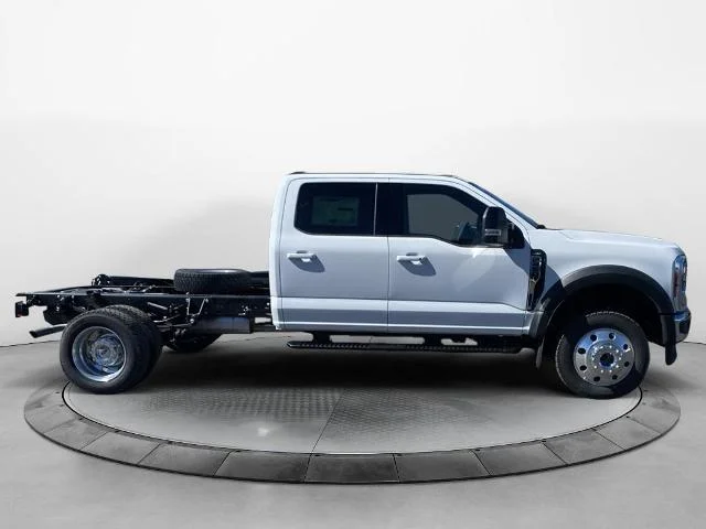 New 2026 Oxford White Ford F-450® LARIAT® image 4