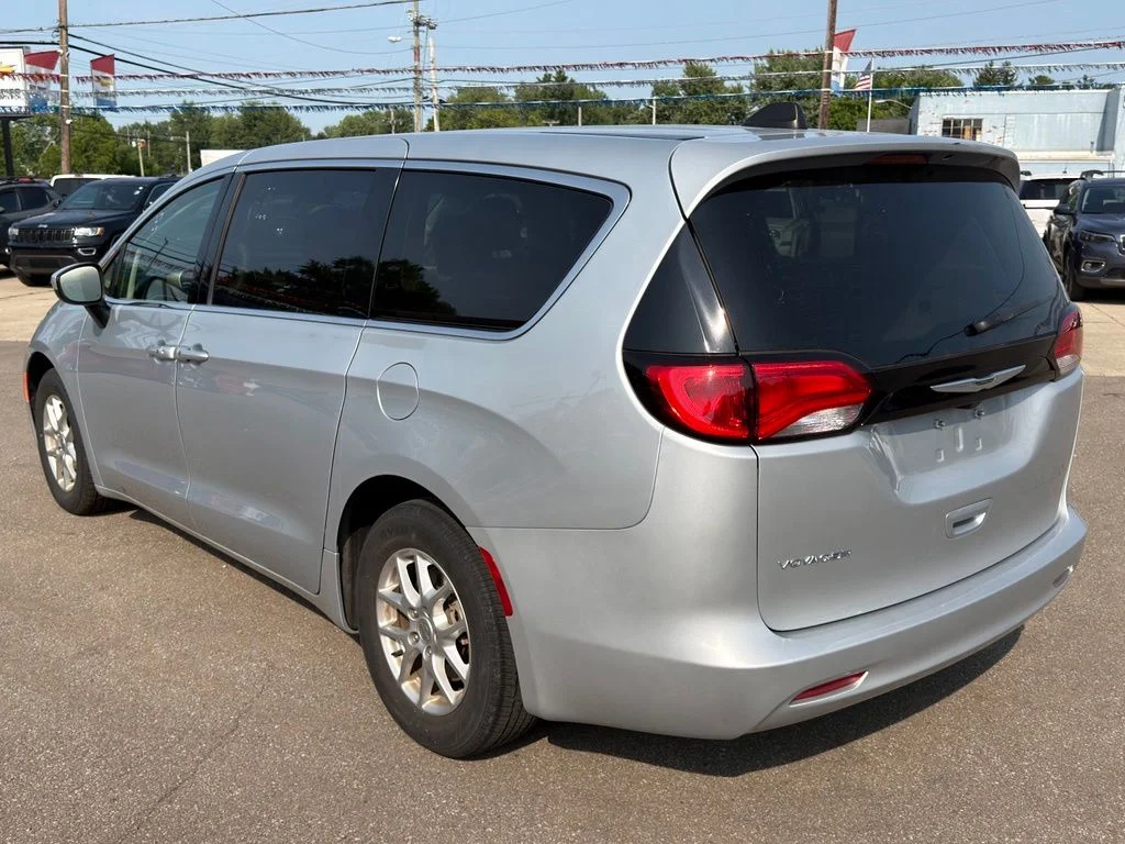 Used 2023 Silver Chrysler LX image 10