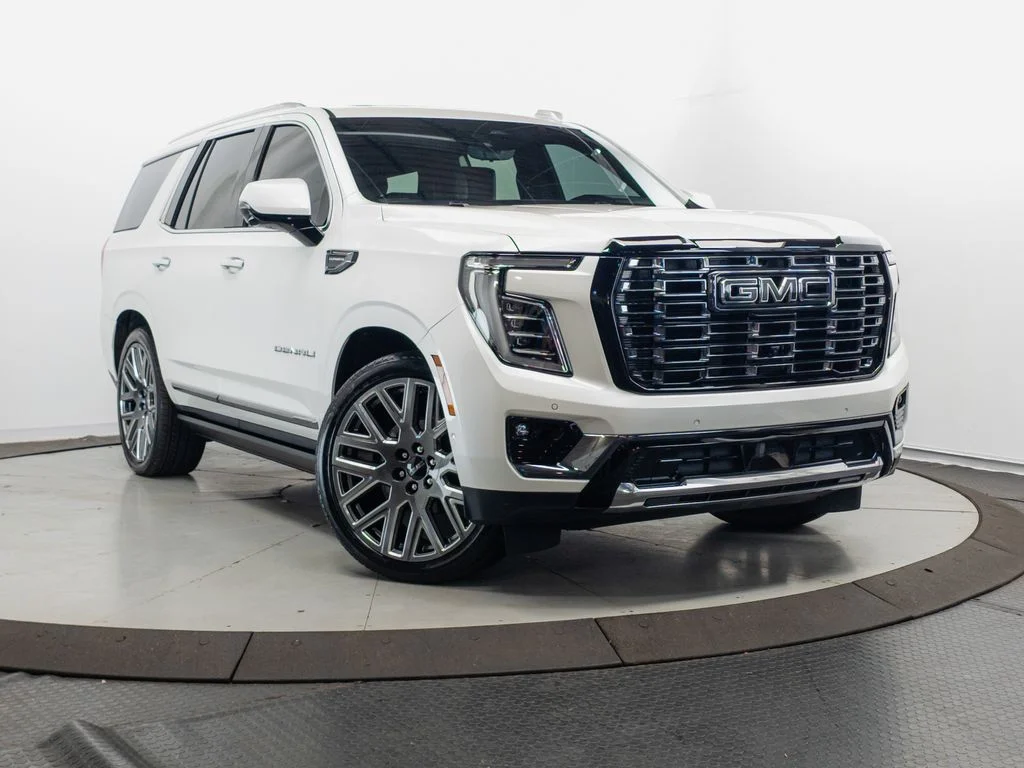 Used 2025 White Frost GMC Denali Ultimate image 1