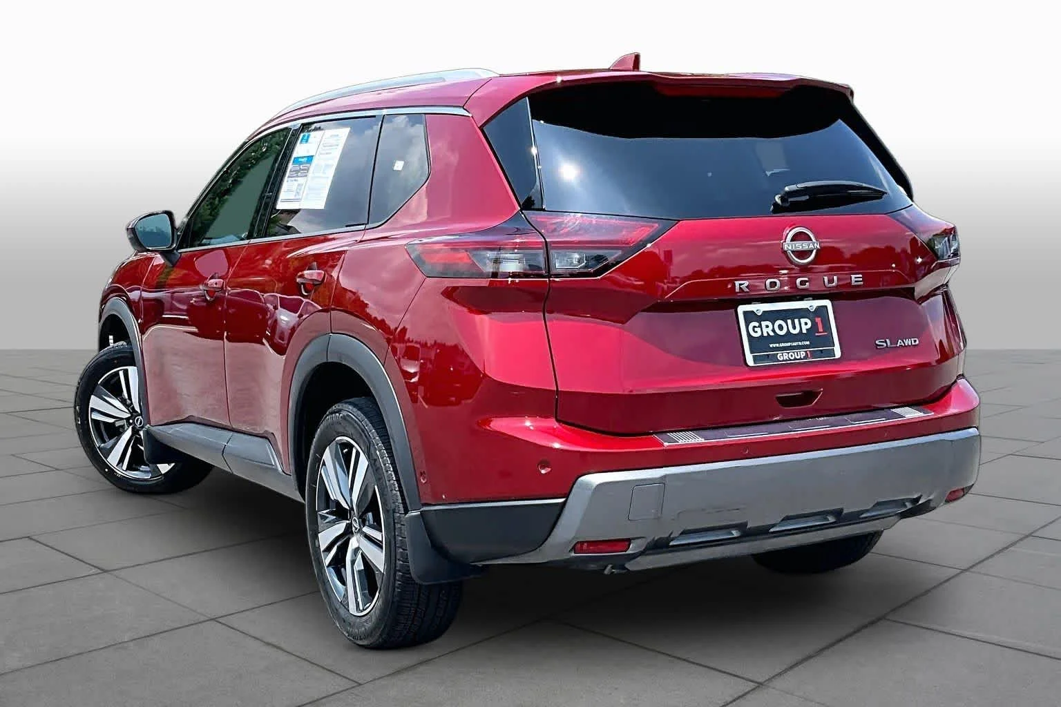 Used 2024 Scarlet Ember Tintcoat Nissan SL image 11