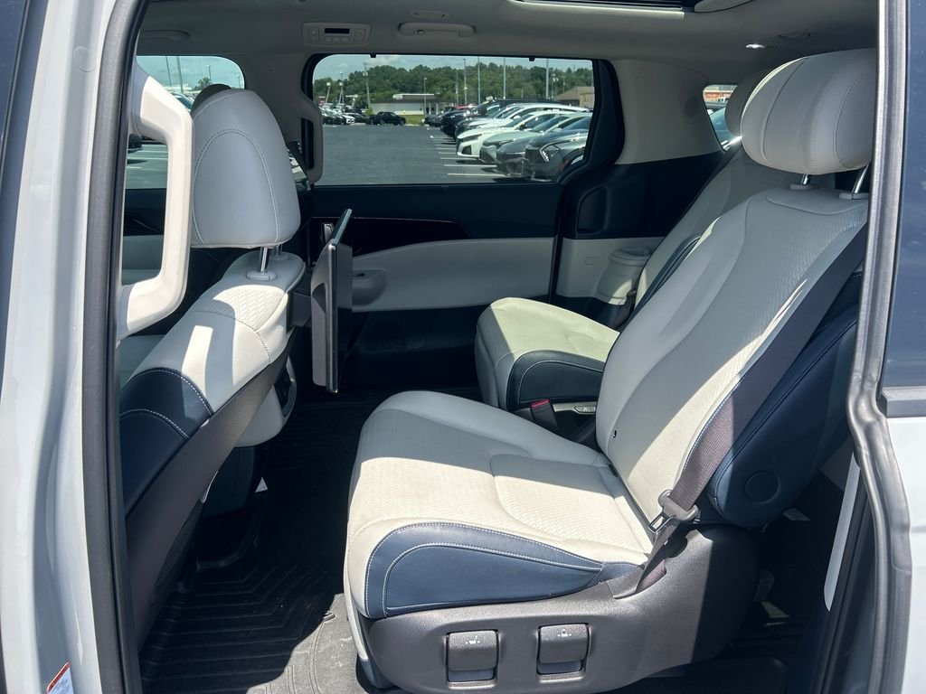 Used 2025 White Kia SX Prestige image 14