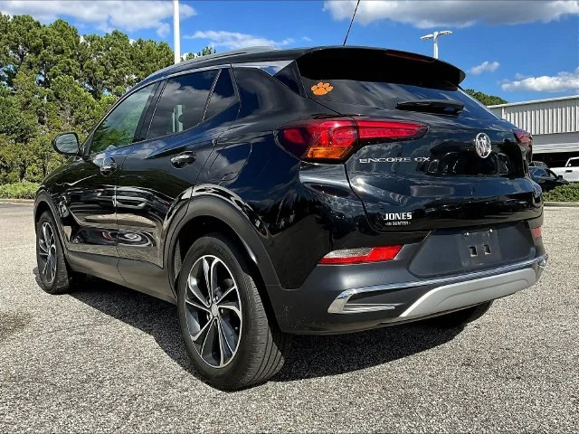 Used 2022 Black Buick Essence image 6