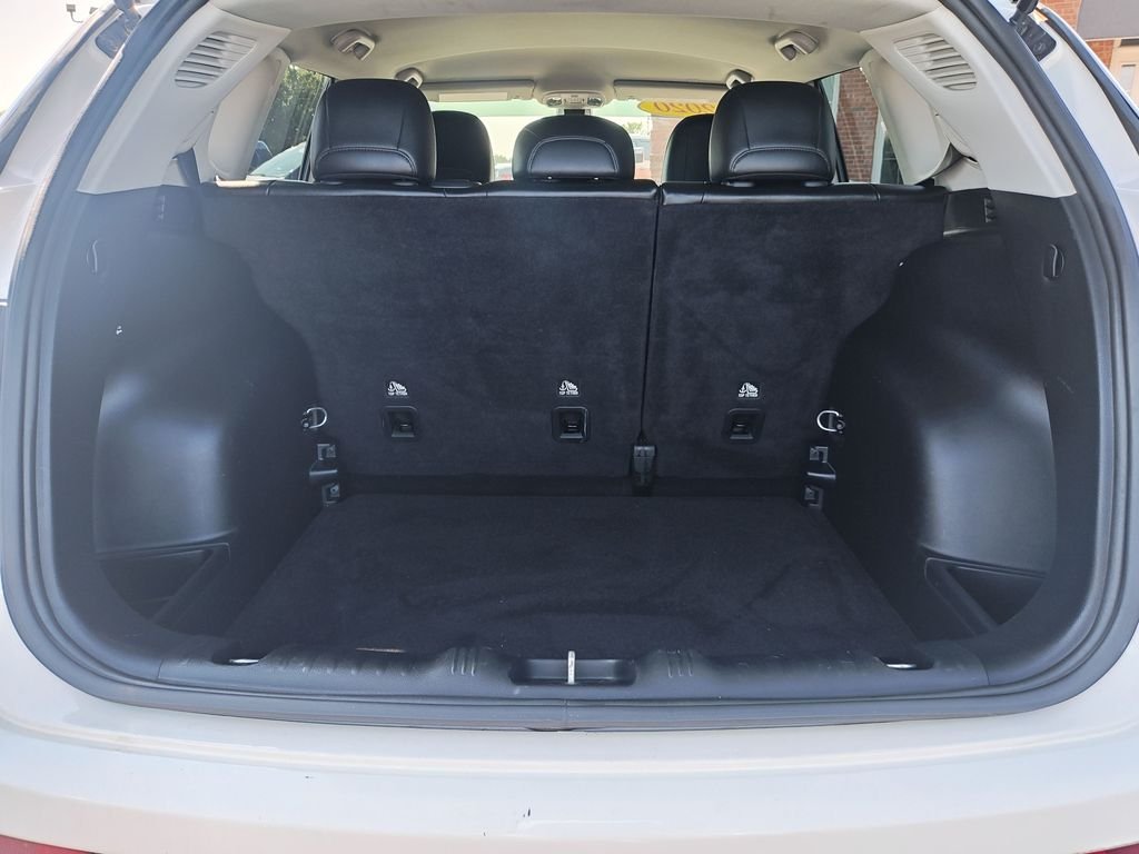 Used 2020 White Jeep Latitude image 9