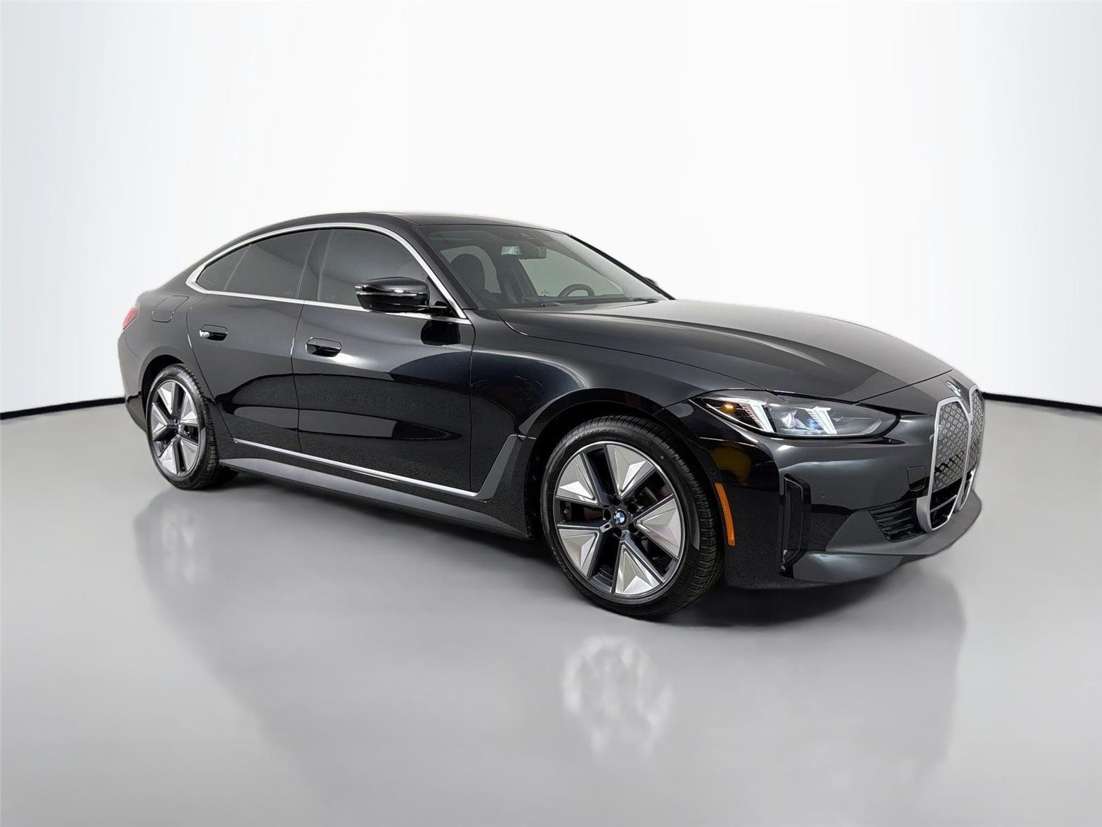 New 2026 Black Sapphire Metallic BMW eDrive40 image 4