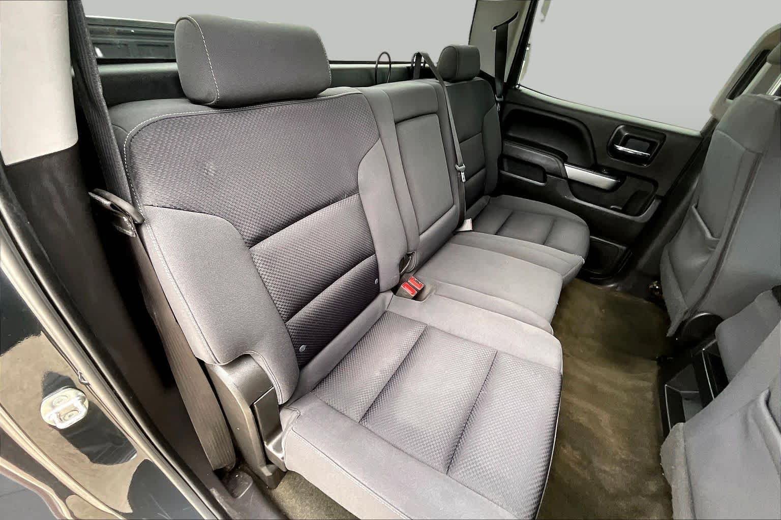 Used 2018 Graphite Metallic Chevrolet LT image 19