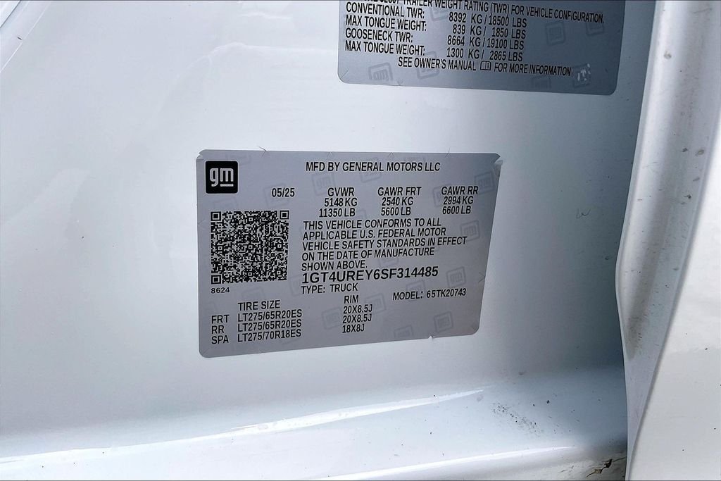 Used 2025 White GMC Denali image 16