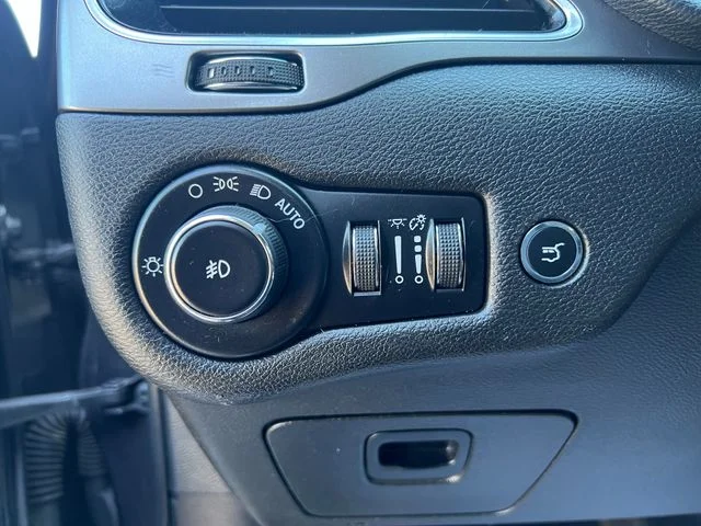 Used 2019 Gray Jeep Limited image 19
