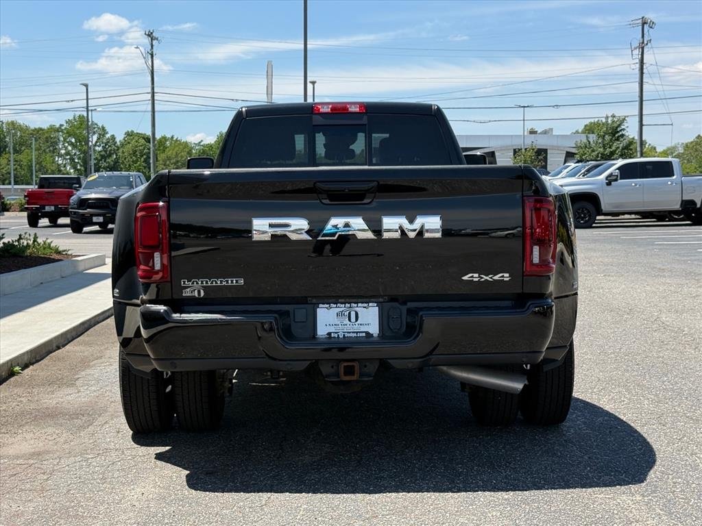 Used 2025 Diamond Black Crystal Pearl Coat Ram Laramie image 4
