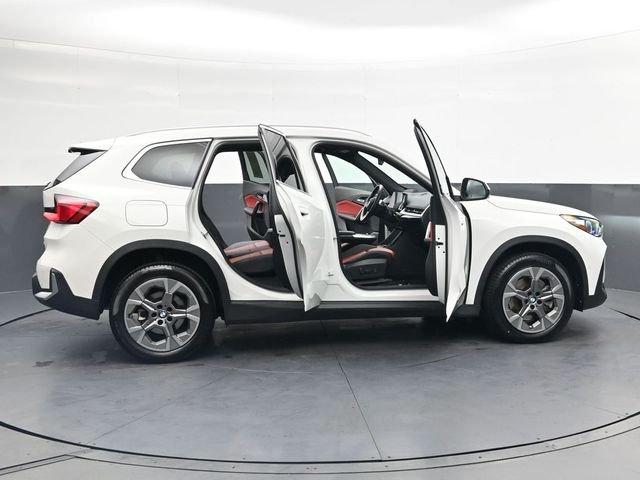 Used 2023 White BMW xDrive28i image 44