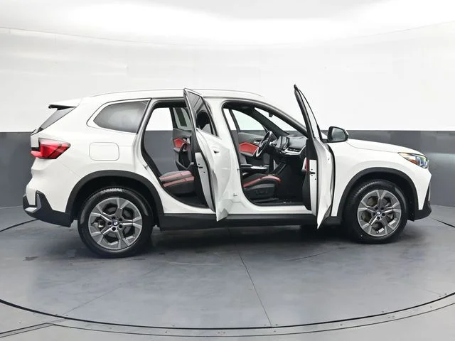 Used 2023 White BMW xDrive28i image 44