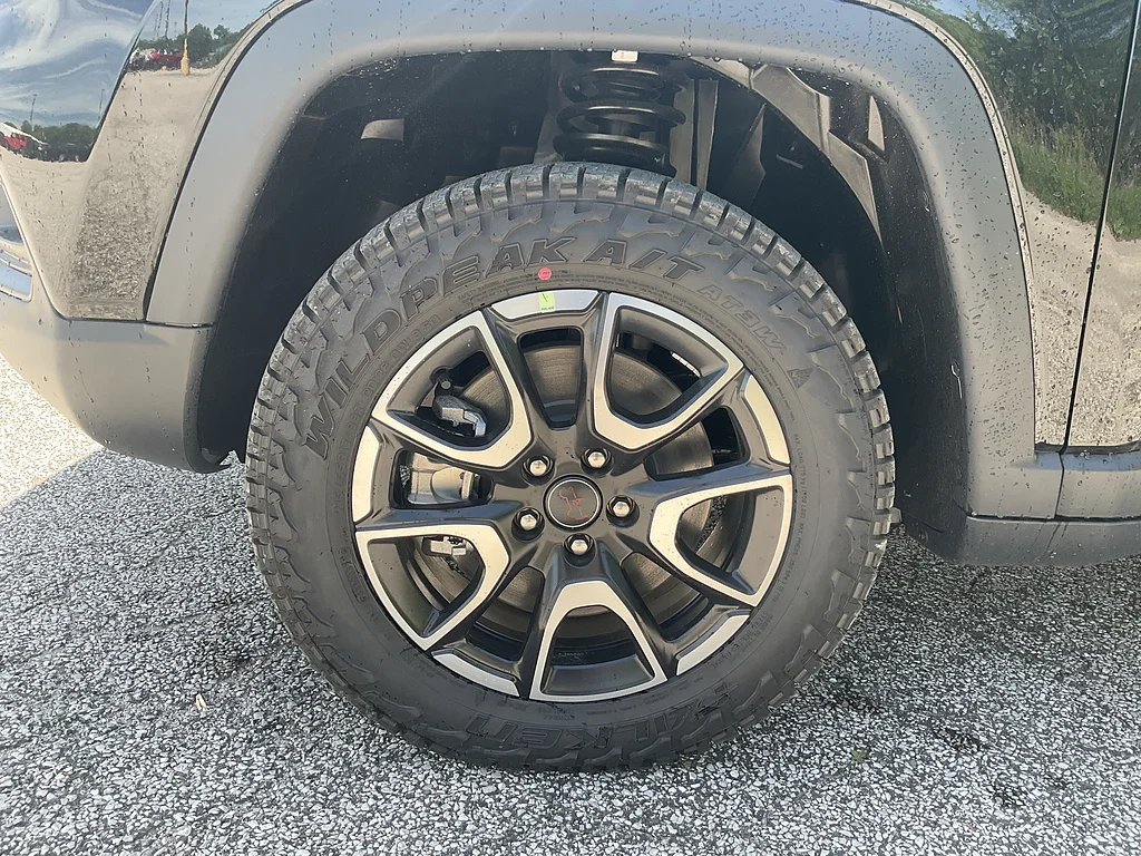 New 2026 Diamond Black Crystal Pearl-Coat Exterior Paint Jeep Trailhawk image 14