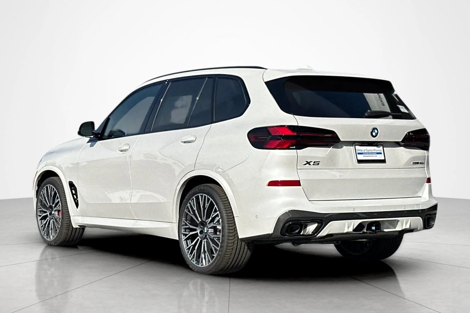 New 2026 Mineral White Metallic BMW sDrive40i image 3