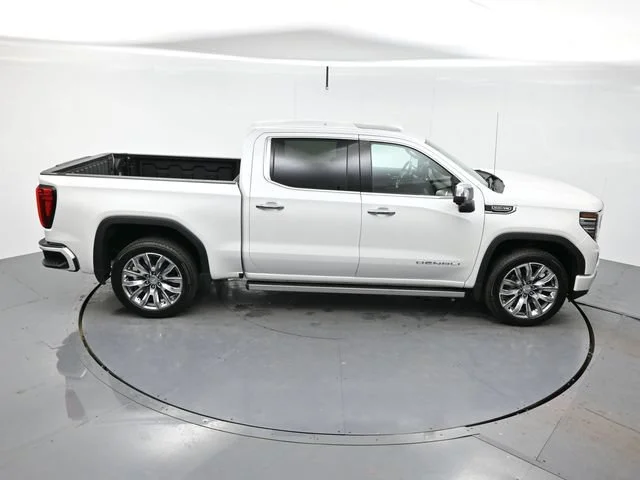 Used 2025 White Frost Tricoat GMC Denali image 39