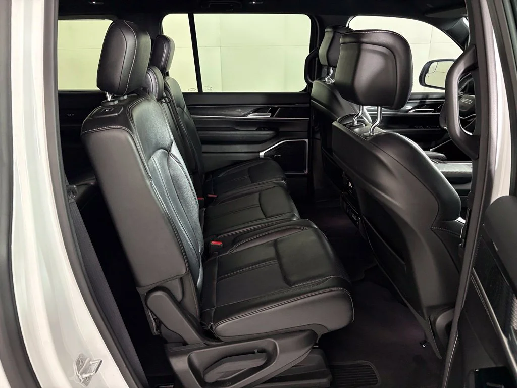 Used 2023 White Jeep Base image 40