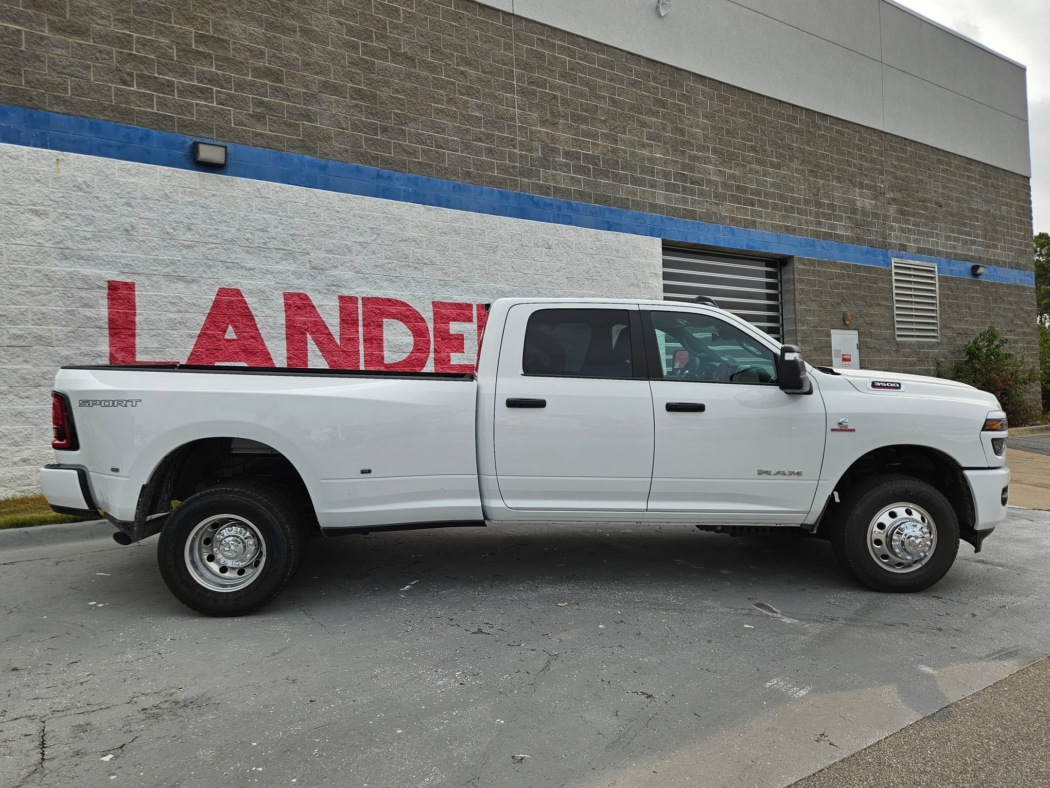 New 2026 Bright White Clear-Coat Exterior Paint RAM Big Horn image 8