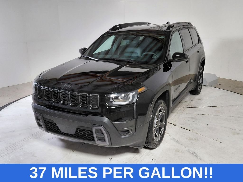 New 2026 Diamond Black Crystal Pearl-Coat Exterior Paint Jeep Limited image 3