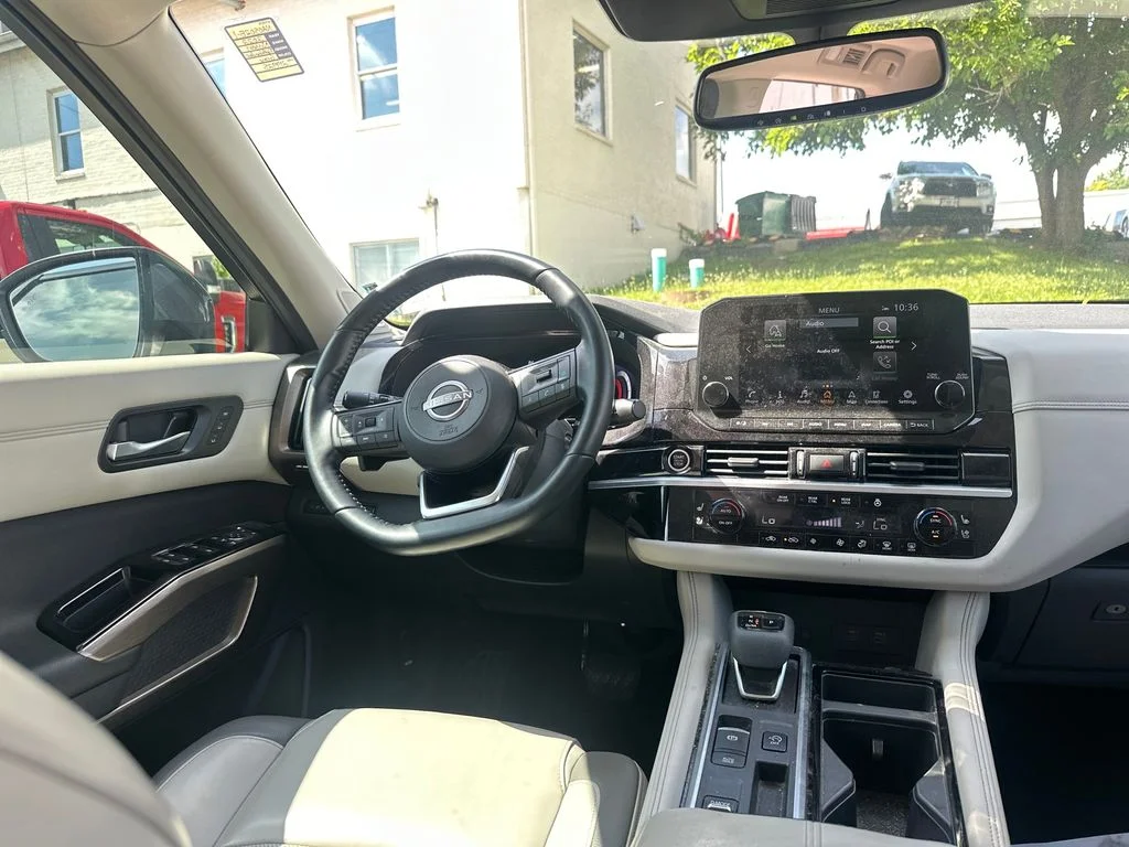 Used 2022 Gray Nissan Platinum image 18
