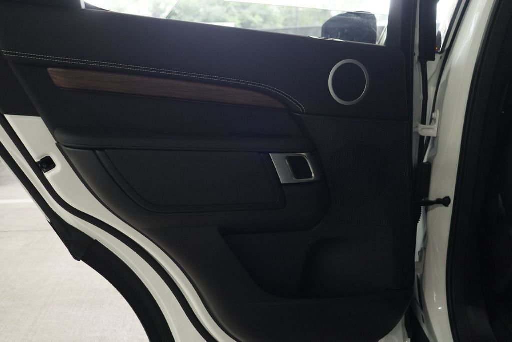 New 2026 Fuji White Land Rover Dynamic SE image 21