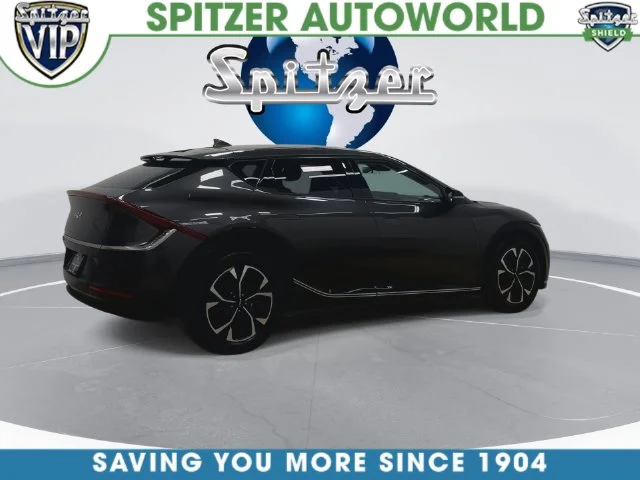 Used 2022 Gray Kia Wind image 16