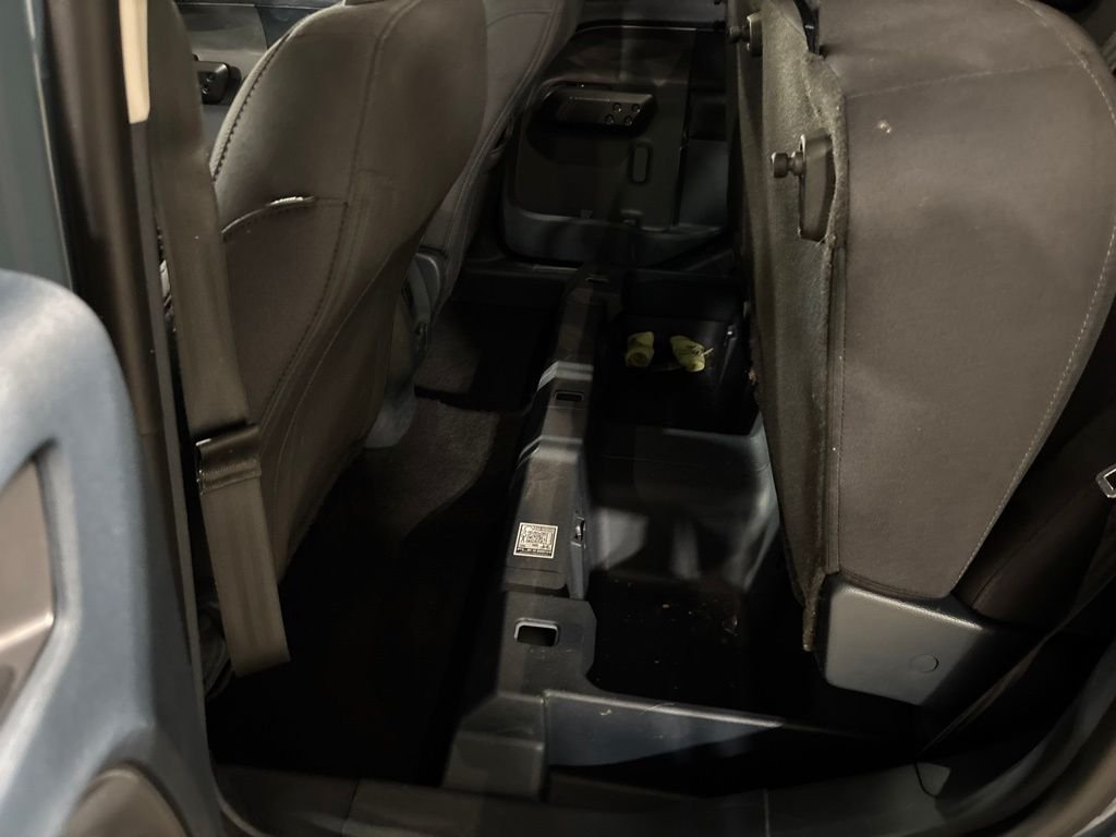 Used 2022  Ford XL image 27