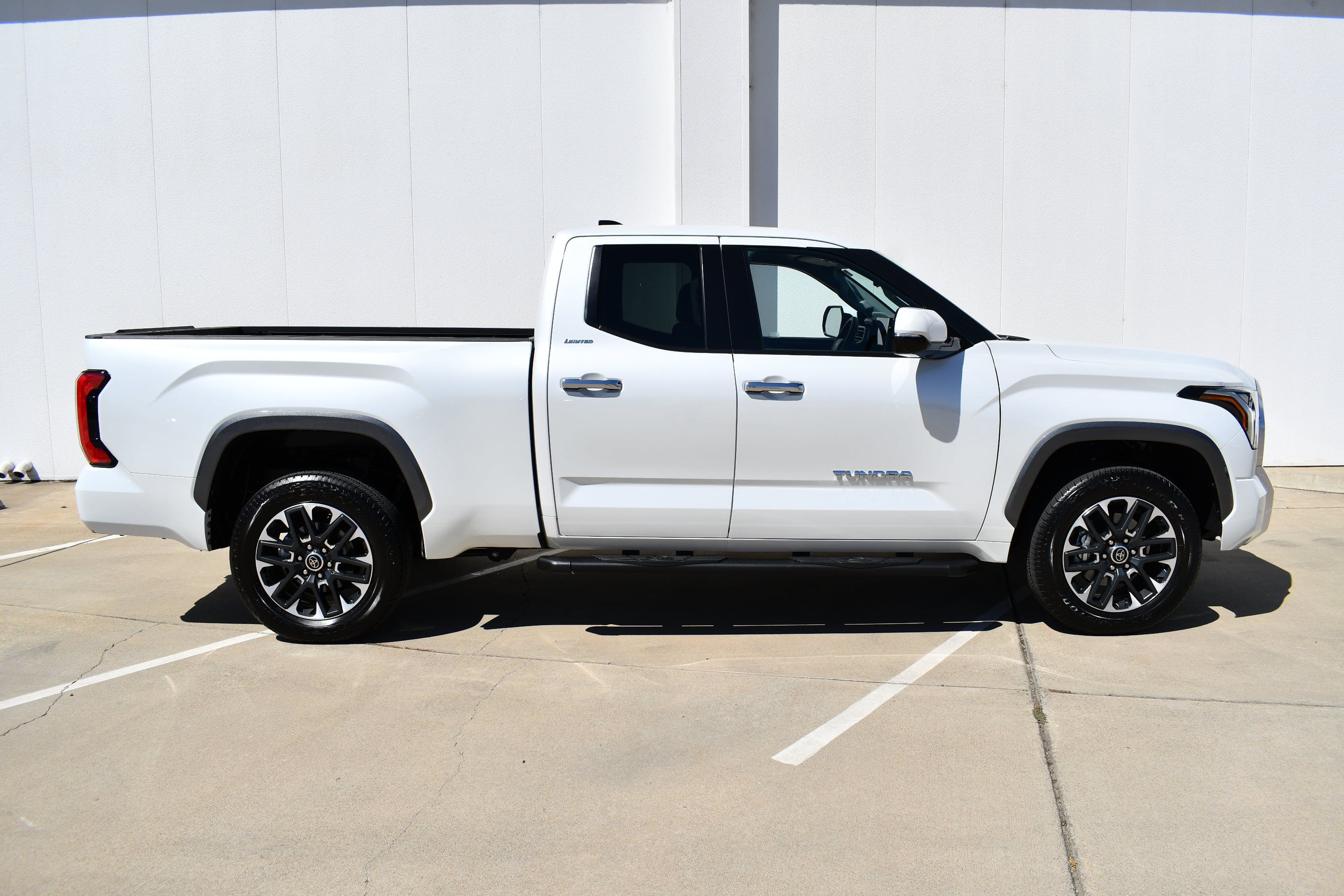 Used 2023  Toyota Limited image 6