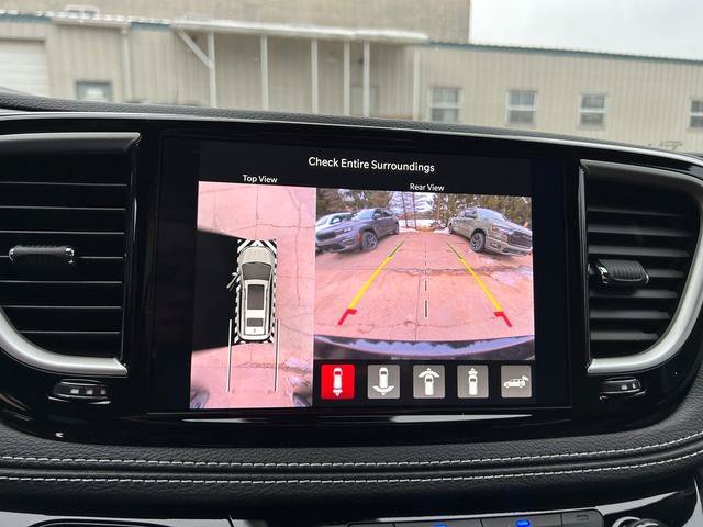 2026 Chrysler Pacifica Select - Photo 13