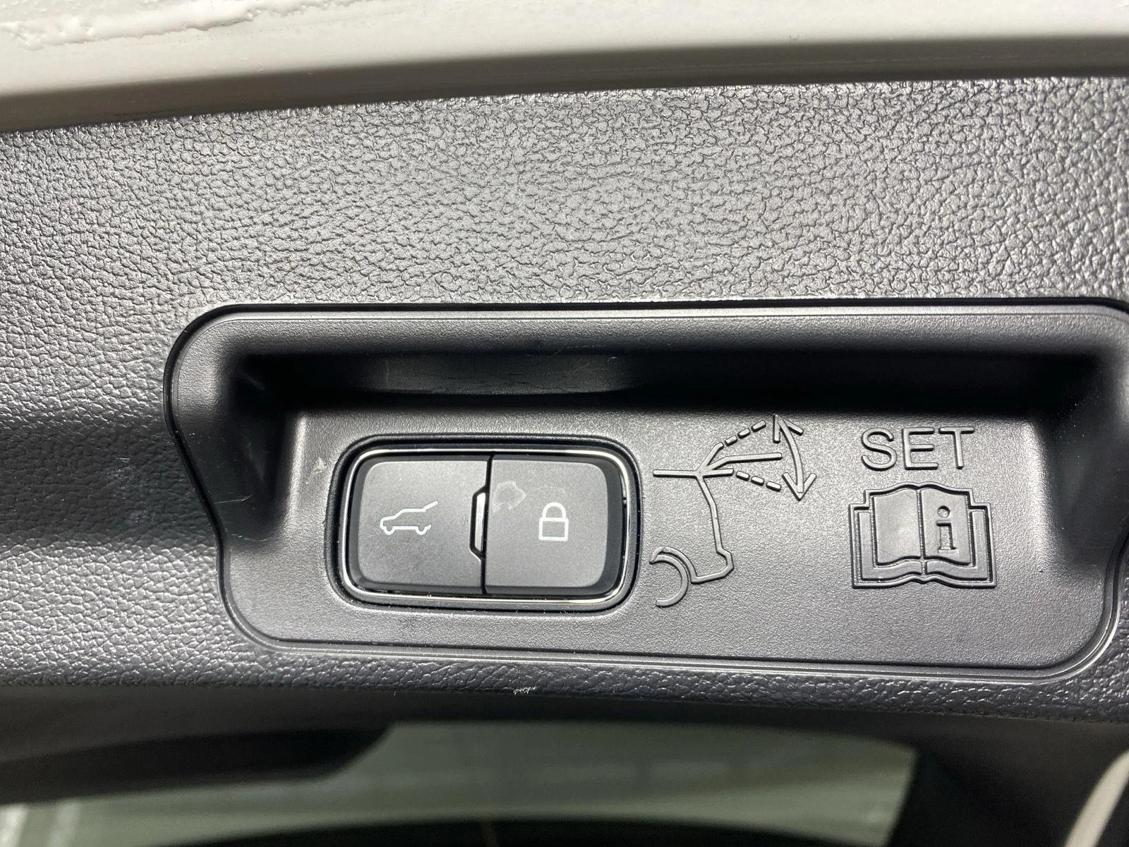 Used 2022 Star White Metallic Tri-Coat Ford XLT image 30