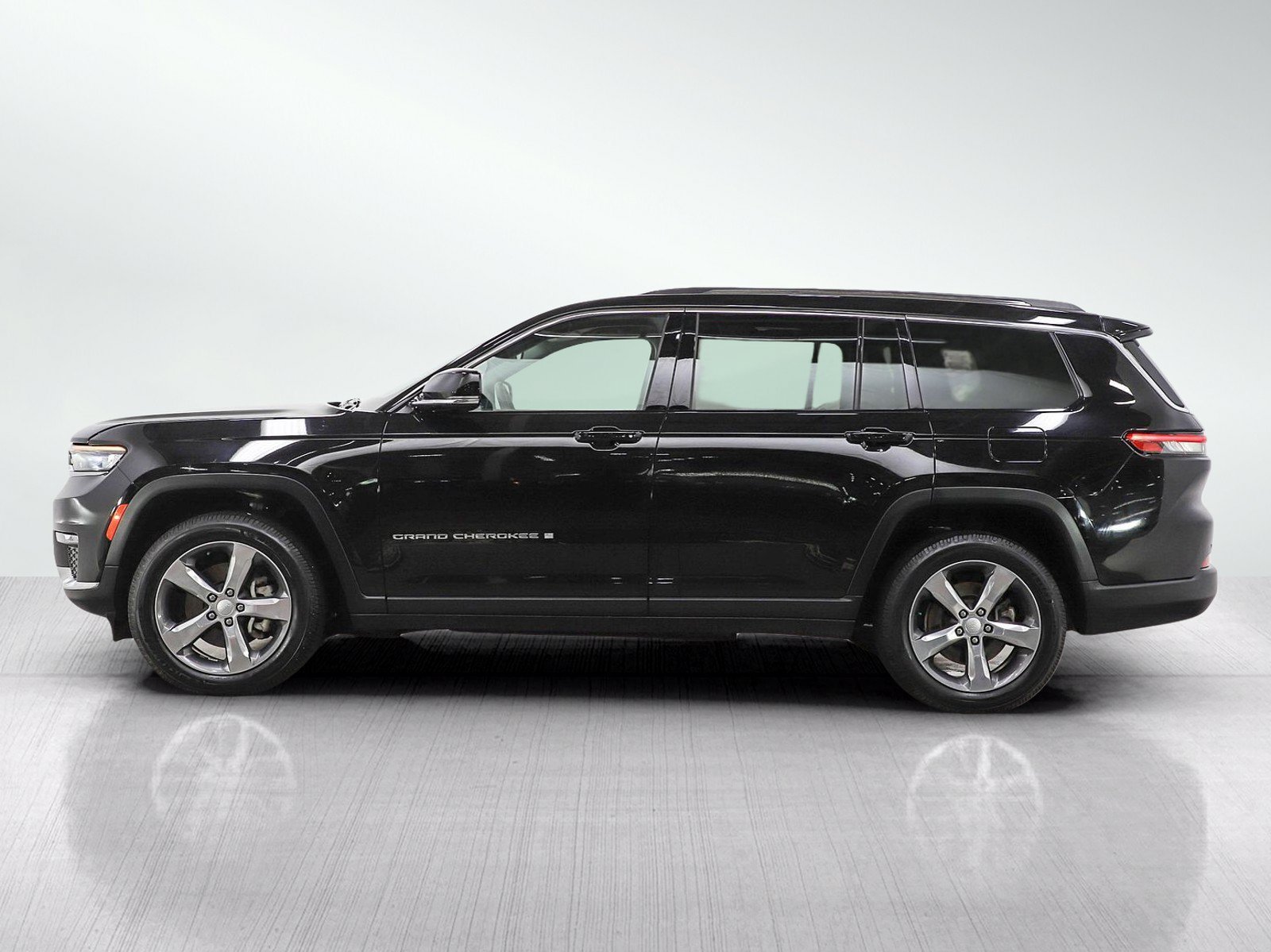 Used 2021 Jeep Grand Cherokee L Limited with VIN 1C4RJKBG0M8186785 for sale in Burnsville, Minnesota