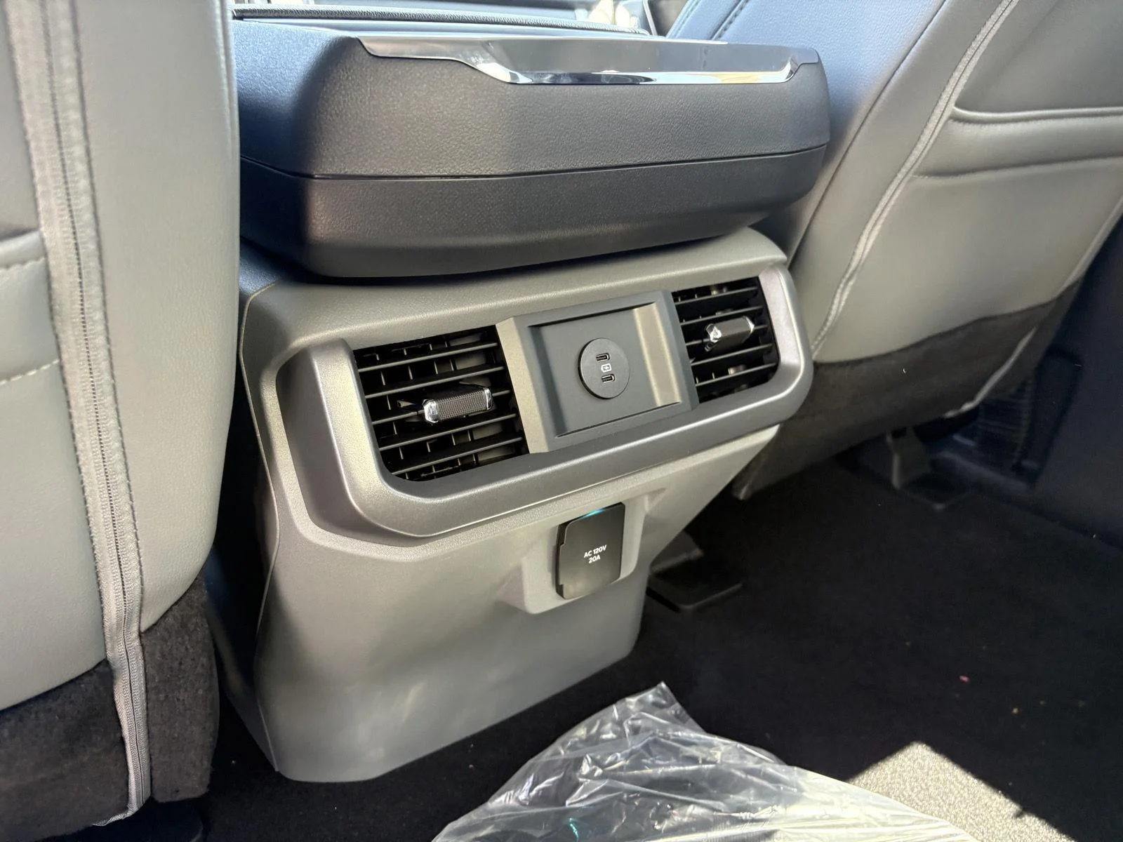 2025 Ford F-150 Lightning Flash - Photo 22