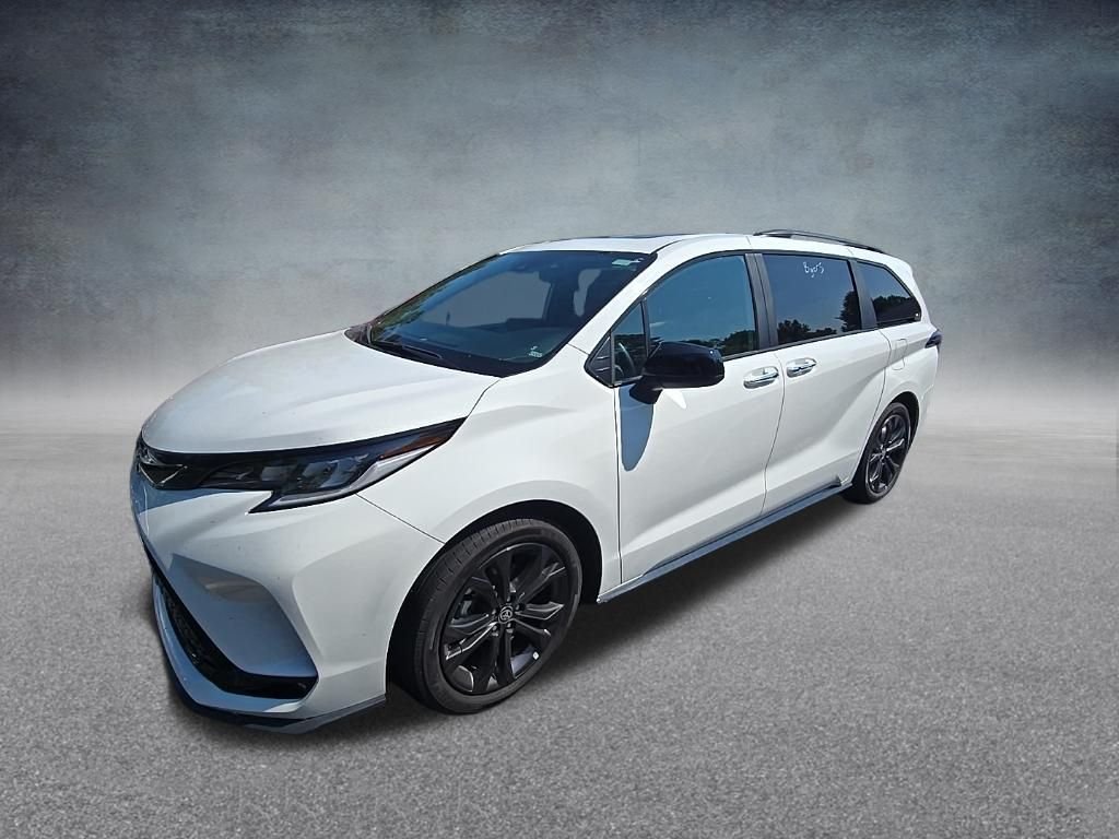 Used 2025 Ice Toyota XSE image 4