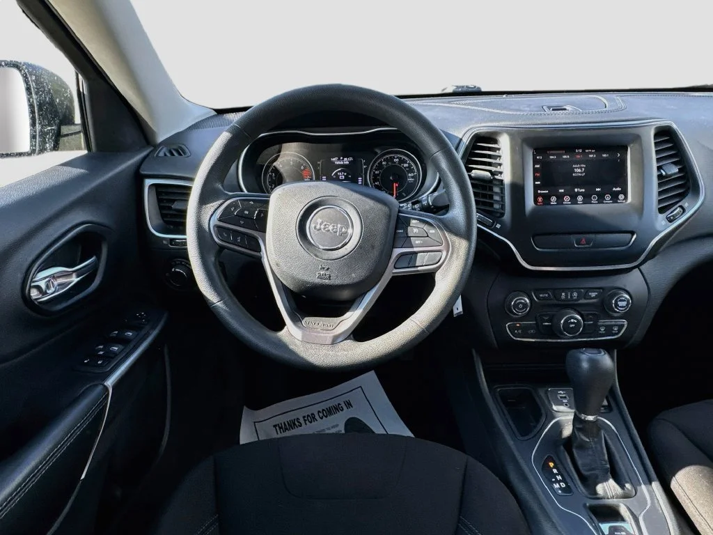 Used 2020 Green Jeep Latitude image 25