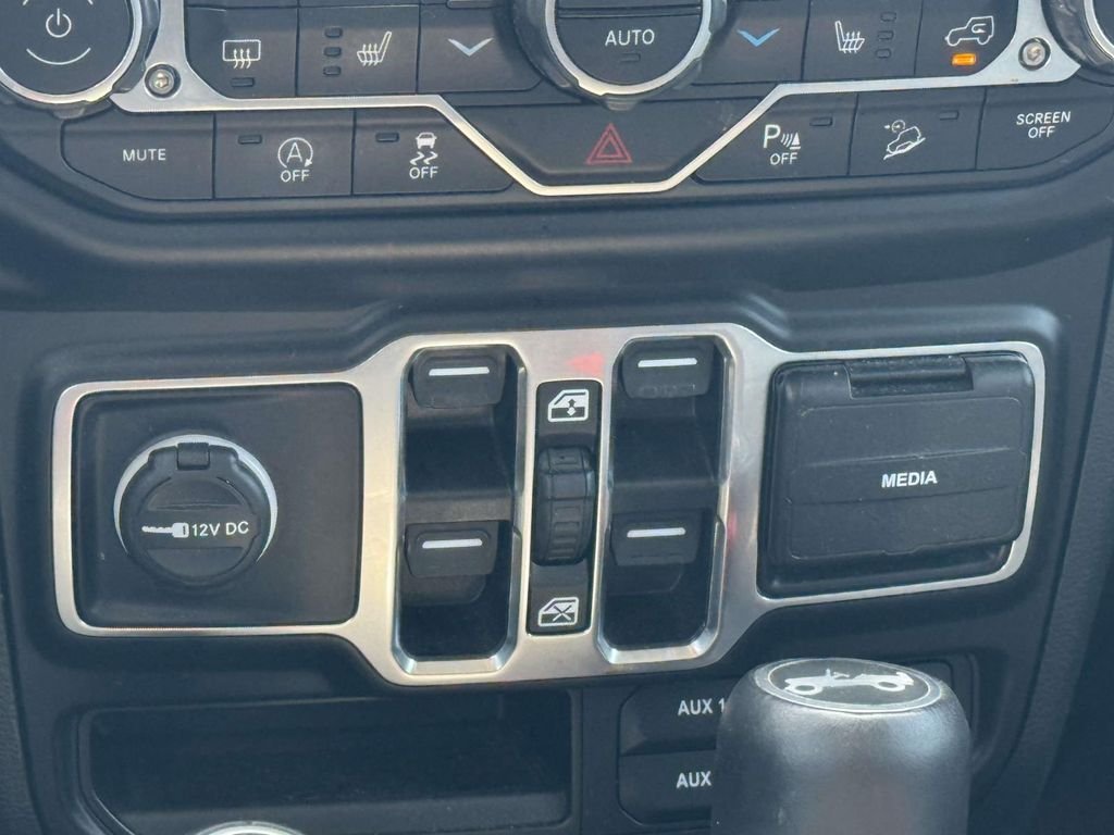 Used 2019 White Jeep Unlimited Sahara image 19