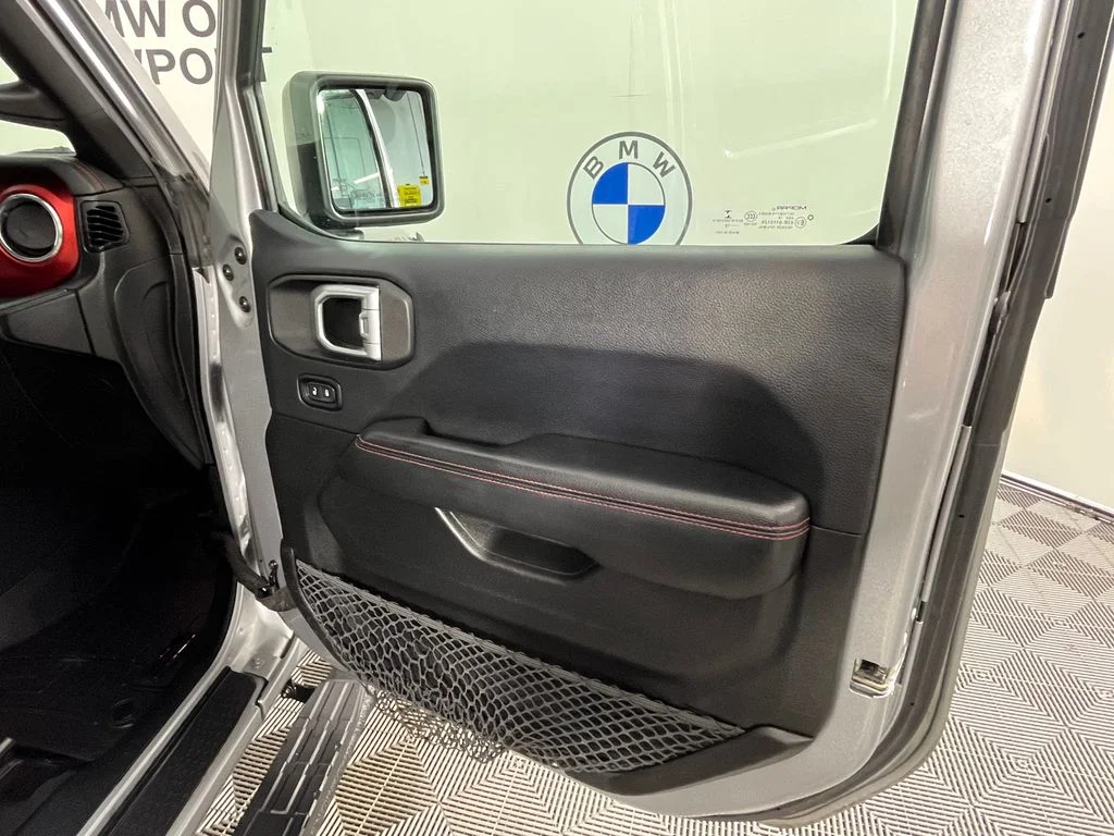 Used 2018 Silver Jeep Unlimited Rubicon image 24