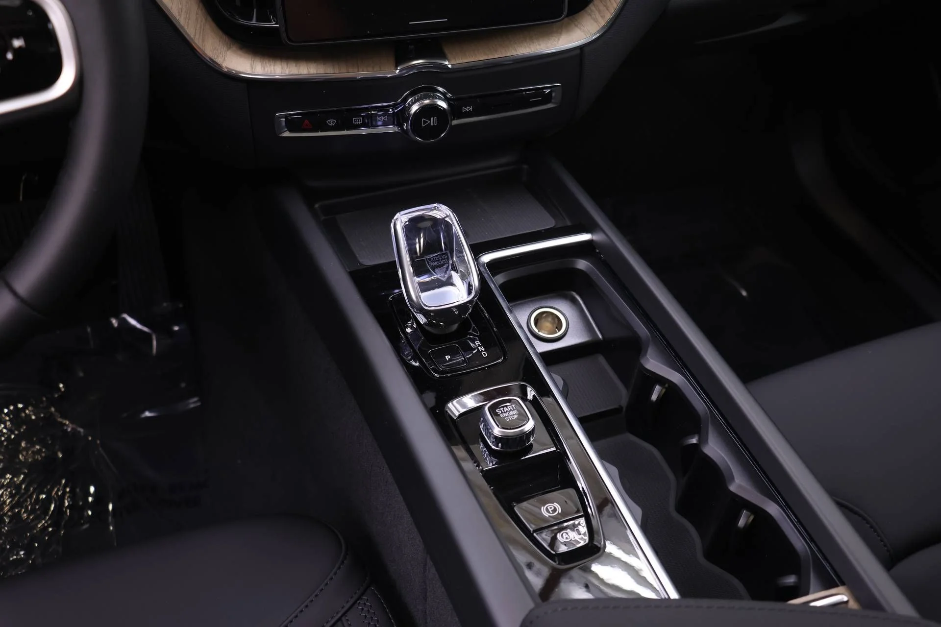 New 2026 Crystal White Volvo Plus image 14