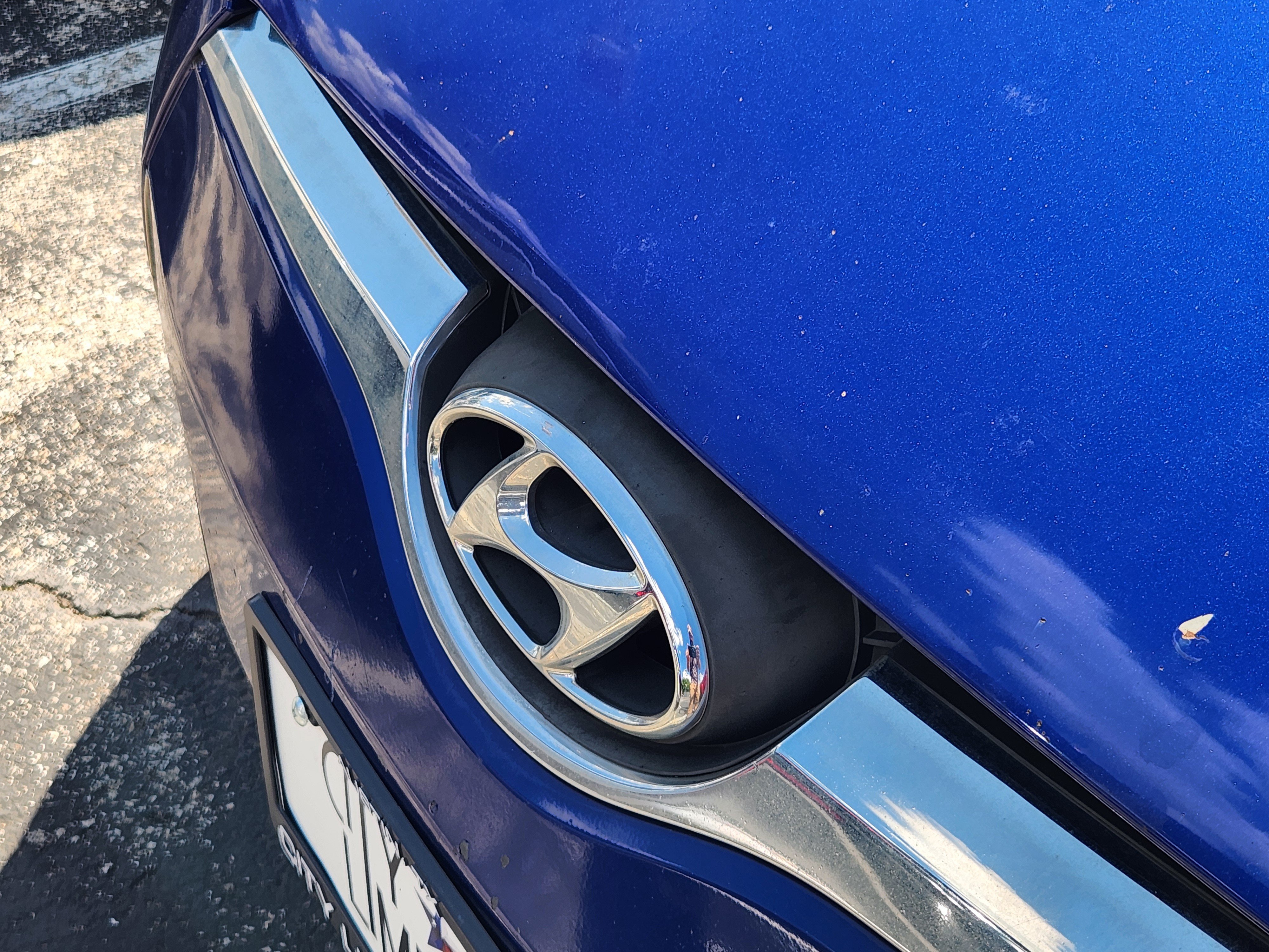 Used 2013 Marathon Blue Hyundai Base image 3