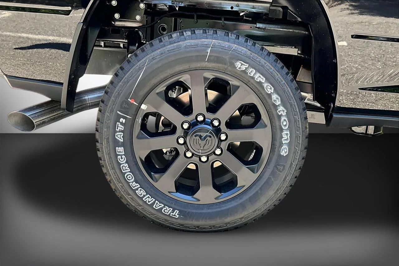New 2026 Diamond Black Crystal Pearlcoat RAM Big Horn image 32