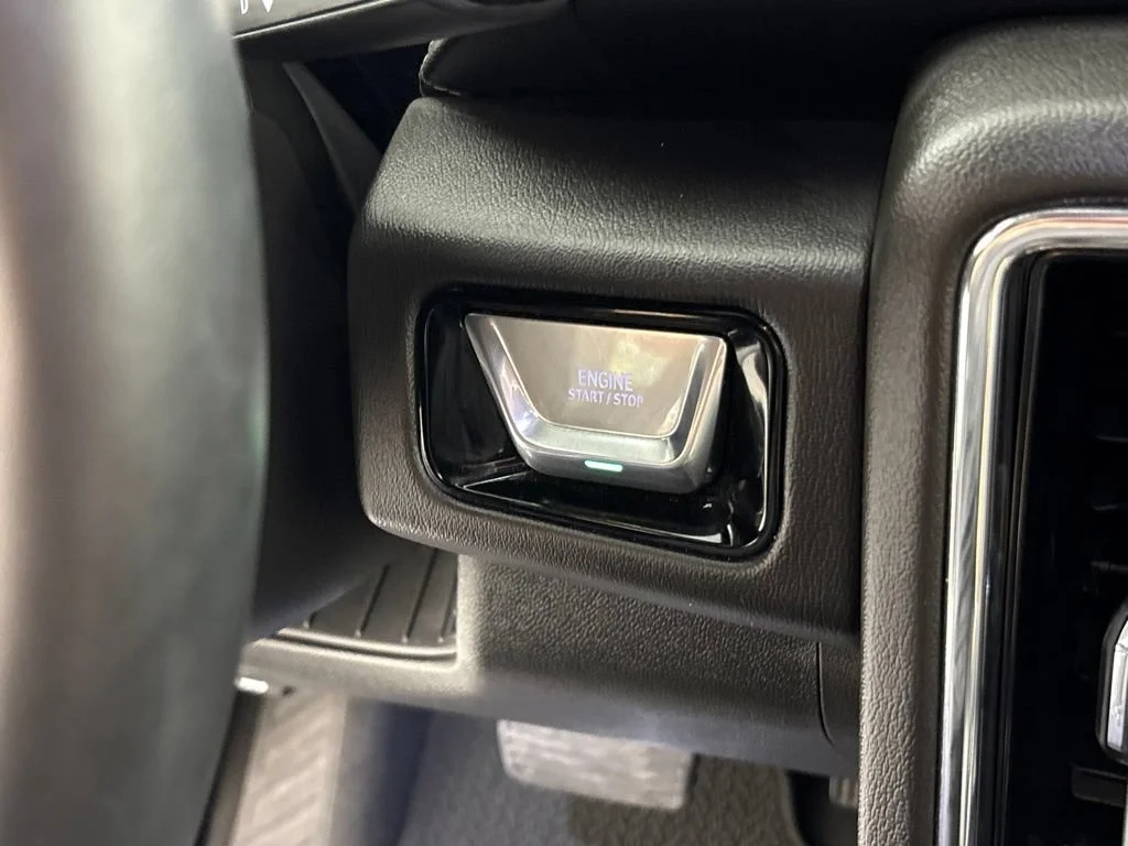 Used 2025 Sterling Metallic GMC Denali image 41