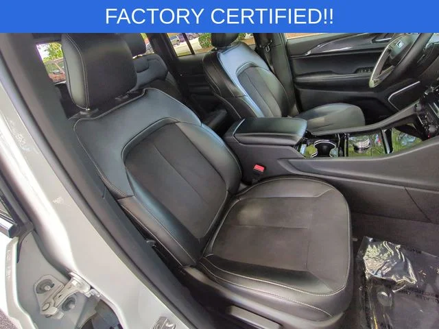 Used 2022 White Jeep Altitude image 36