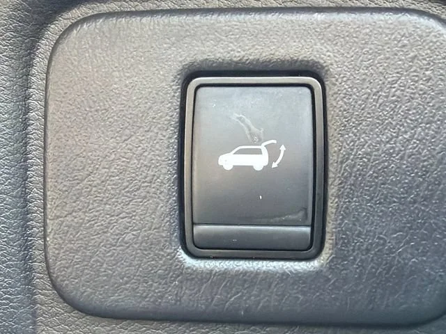 Used 2018 Black Nissan Platinum image 19