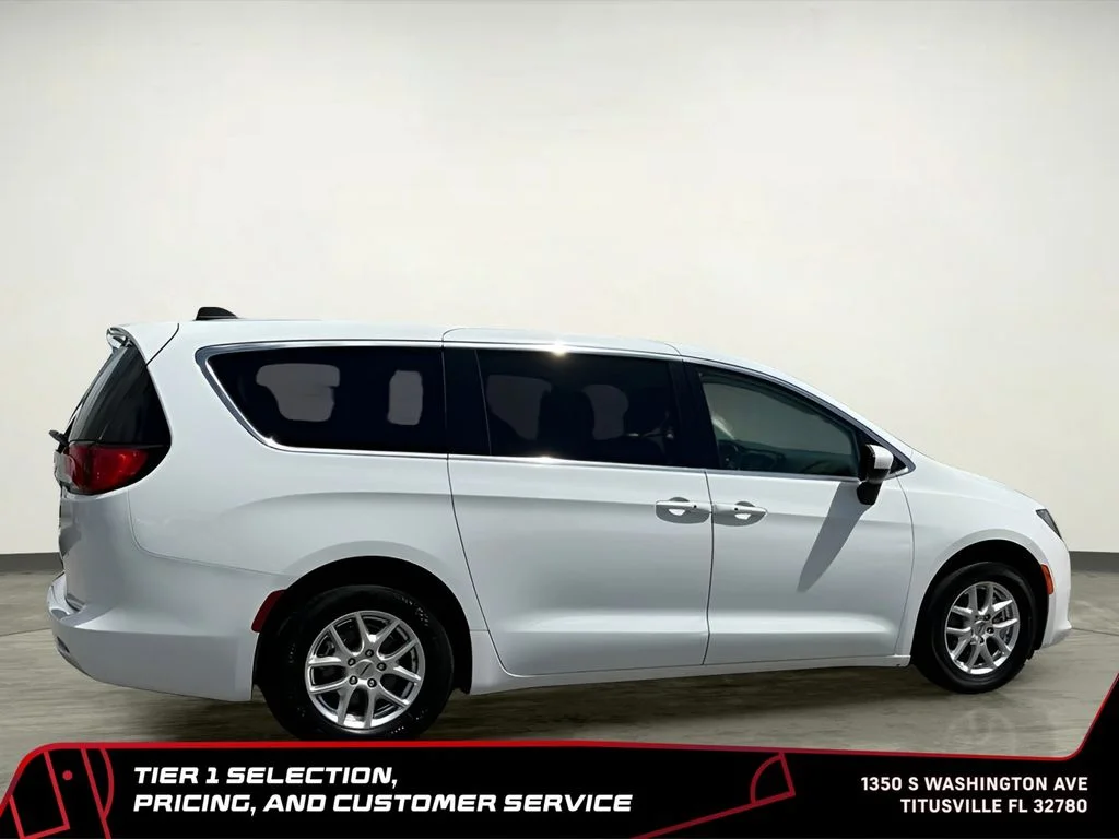 Used 2023 White Chrysler LX image 7