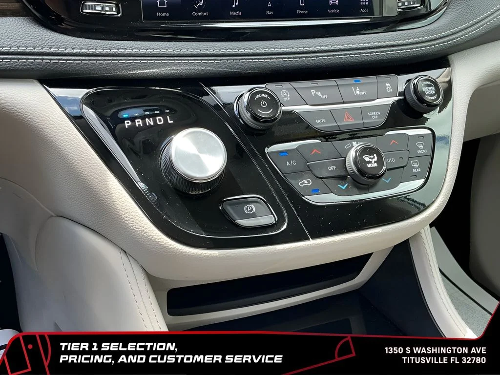 Used 2024 Silver Chrysler Limited image 30