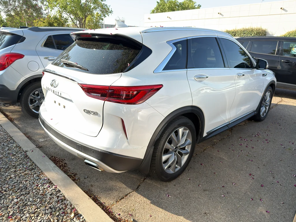 Used 2021 Lunar White INFINITI LUXE image 5